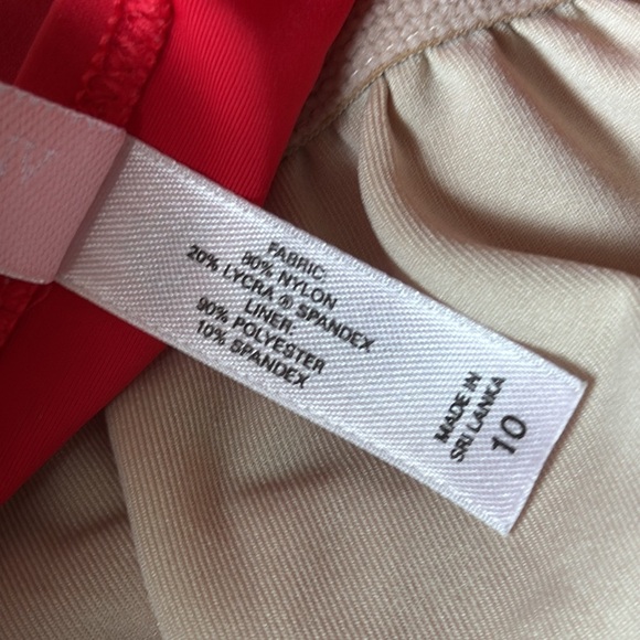 Victoria’s Secret Women’s 10 One Piece Swimsuit Straps Lightweight Baywatch - Picture 4 of 4